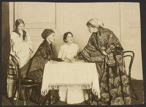 Gymnasiet for kvinder i Skt. Petersborg, skuespil af Gogol "Ægteskabet"