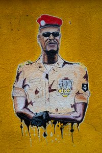 Street art-portræt af Mamadi Doumbouya, Conakry, 2019