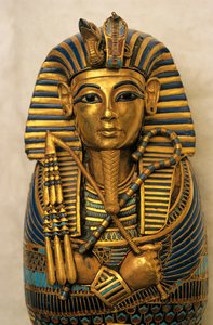 Kiste til indvolde, Tutankhamon; Udstilling; Katalog; Det Nye Rige; Egypten;, 2009 (foto) af Kenneth Garrett