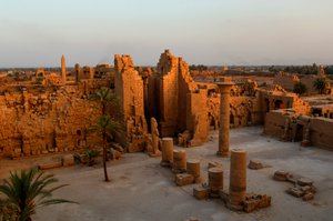 Taharkas kiosk, første gårdhave, Karnak-templet, sorte faraoer, nubiere, Egypten, Lux..., 2007 (foto) af Kenneth Garrett