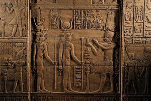De sidste faraoer MM7836, Egypten, Philae-templet, Aswan, Ptolemæertiden, Isis-templet, Ptolemæus I..., 2011 (foto) af Kenneth Garrett