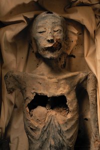 Mumie af Kong Tuts mor (kendt som den yngre dame) af Kenneth Garrett