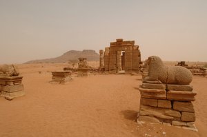 Naga-sted, Naqa, Øvre Nubien, nubisk, oldtidscenter, meroitisk periode af Kenneth Garrett
