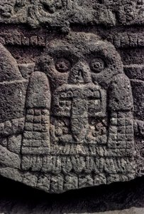 Udskæring af kranie og slange, Tenochtitlan, Templo Mayor, Aztec, Mexico, Mexico City, Gr..., 2010 (foto) af Kenneth Garrett