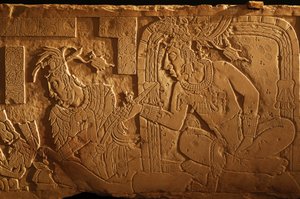 Tronbænk i tempel 21, udskæring af kong Akhal Mo Nab, Palenque, Mexico, 2005 (foto) af Kenneth Garrett