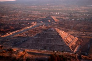 Teotihuacan; Månens pyramide; Pyramider; Mesoamerika; Mexico; Gamle kulturer-Th..., 2005 (foto) af Kenneth Garrett