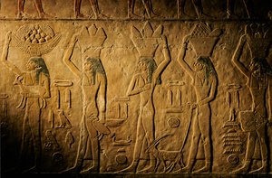 Kvinder bærer brød, fugl, ged og produkter, Tiyes grav, Egypten; Gamle Rige; Saqqa... af Kenneth Garrett