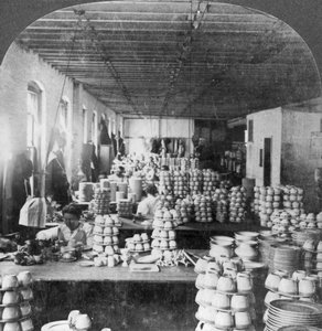 Kunstnere, der dekorerer porcelænsartikler, Trenton, New Jersey, USA, begyndelsen af det 20. århundrede af Keystone View Company