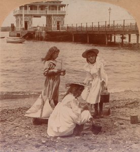 At spille på stranden c1900 af Keystone View Company