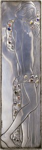 Indsat panel af en hvidmalet Wiener Werkstatte enkeltseng, der viser en nøgen androgyn figur (detalje), ca. 1904 (sølv, lapis lazuli, månesten, malakit, koral, træ) af Koloman Moser