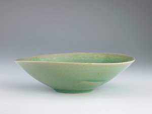 Skål med indlagt dekoration af parret fisk, anden halvdel af 1100-tallet (stentøj med hvidt indlæg under celadon glasur) af Korean School