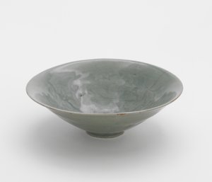 Skål med formstøbt pæonvinscroll design, første halvdel af det 12. århundrede (stentøj med celadon glasur) af Korean School