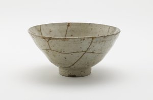 Teskål (koraijawan), anden halvdel af 1500-tallet (porcelæn med gennemsigtig, lyseblå glasur, reparationer af guldlak) af Korean School