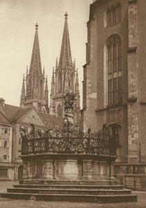 Regensburg, springvand fra 1721 på Neupfarrplatz og katedraltårne; Regensburg, The Fountain (1721) på "Neupfarr Platz" og katedralen (s/h foto) af Kurt Hielscher