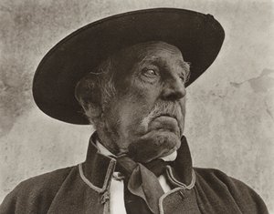Rumænien: Viscri, landsbyens senior (s/h foto) af Kurt Hielscher