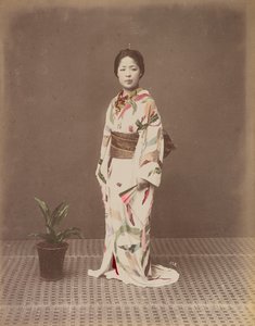 [Kvinde med potteplante] af Kusakabe Kimbei