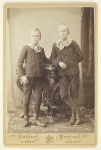 To drenge af L. W. Felt