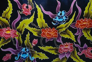 Sarong stof dekoreret med blomstermotiver, øen Moorea, Society Islands, Fransk Polynesien (den franske republiks oversøiske territorium), detaljer af Amadeo (after) Modigliani