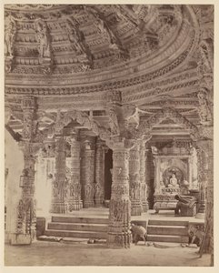 Delwara-templets indre med søjler og tagkuppel, Mount Abu