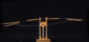 Maskine til flyvning med vingevinger. Model fra tegningen af Leonardo da Vinci (Leonardo da Vinci). Museum for Videnskab og Teknologi, Milano. af Leonardo da (after) Vinci