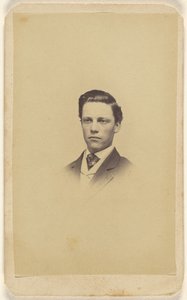 [Uidentificeret ung mand, trykt i vignet-stil]. af Levi Mumper