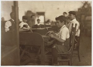 Barnelærling ved De Pedro Casellas Cigar Factory, Tampa, Florida, 1909 af Lewis Wickes Hine