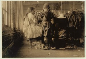 Børneraveler og looper i Loudon Hosiery Mills, Tennessee, 1910 af Lewis Wickes Hine