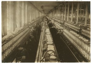 Børn, der arbejder i spinningsrummet på Cornell Mill, Fall River, Massachusetts, 1912 af Lewis Wickes Hine
