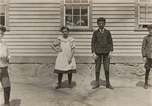 Edward St. Germain og hans søster Delia, møllearbejdere, Phoenix, Rhode Island, april 1909 af Lewis Wickes Hine