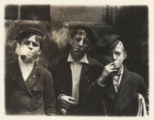 Newsies på Skeeter Branch, St. Louis, Missouri, kl. 11.00. af Lewis Wickes Hine