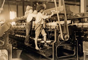 Spindle boys i Georgia bomuldsmølle ca. 1909 (foto) af Lewis Wickes Hine