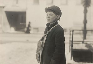 Tony Casale, Bologna, 11 år gammel har solgt aviser i 4 år, Hartford..., marts 1909. af Lewis Wickes Hine