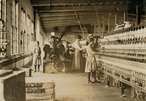 To unge spinnere i Catawba Cotton Mills, Newton, North Carolina, 1908 af Lewis Wickes Hine