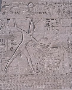 Udskæringer på væggen af et tempel, Medinet Habu, Luxor, Egypten af Unbekannt Unbekannt