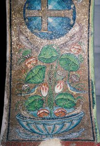 Blomster og fugle, mosaik i den tidlige kristne kirke Panagia Ahiropiitos eller Panagia Acheiropoietos, også kaldet Achiropita (der ikke er skabt af menneskehånd), Thessaloniki, Centralmakedonien, Grækenland, 5. århundrede (foto) af Unbekannt Unbekannt