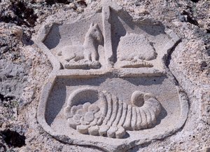 Spanien, Castilla y Leon, Mombeltran, Slot af hertugerne af Albuquerque, Arkitektoniske detaljer, der viser våbenskjold af Unbekannt Unbekannt