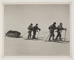Polarfesten på sporet (bromidtryk) af Lieutenant Henry Robertson Bowers