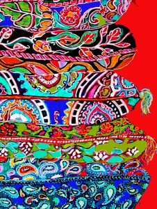 Pile of Pillows two, 2015 (blandede medier) af linda arthurs