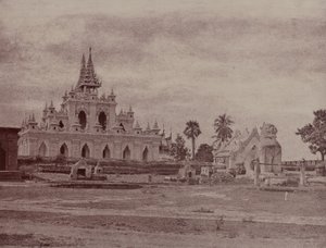 Amerapoora: Sindu Shwe koo Pagoda af Linnaeus Tripe