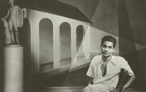 "Og intet overrasker mig" (s/h foto) af Lionel Wendt