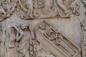 Profeten Ezekiel, detalje fra Isajstræet og messianske profetier, Historier fra 1. Mosebog, basrelieffer af Lorenzo Maitani (før 1275-1330), anden søjle, facaden på katedralen i Orvieto, Umbrien, Italien