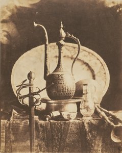 [Stilleben med vase og sværd] af Louis-Rémy Robert