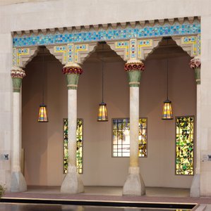Arkitektoniske elementer fra Laurelton Hall, Oyster Bay, New York, ca. 1905 (kalksten, keramik og fravrile glas)