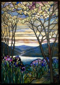 Magnolia og iris, ca. 1908 (blyholdigt favrile-glas)