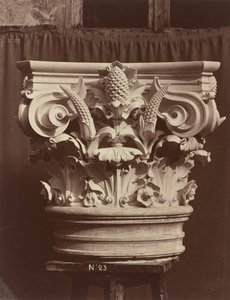 Ornamental skulptur fra operahuset i Paris (søjlefragment)