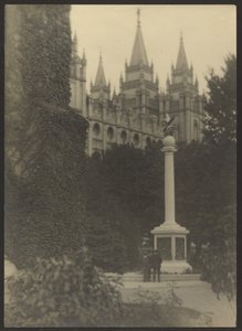 [Cathedral Towers] af Louis Fleckenstein