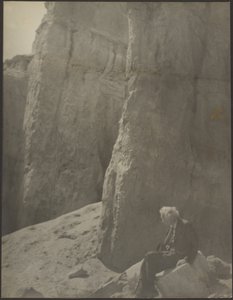 [Ældre mand i klippelandskab]. af Louis Fleckenstein
