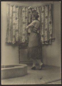 [Kvindelig danser] af Louis Fleckenstein