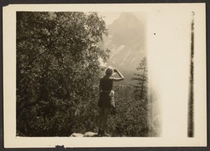 [Figur i skov] af Louis Fleckenstein