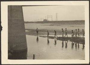[Figurer i industriel vandscene]. af Louis Fleckenstein